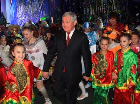 Новый год идет с Востока...