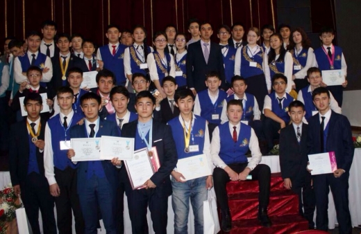 Команда одаренных школьников ВКО на республиканской олимпиаде