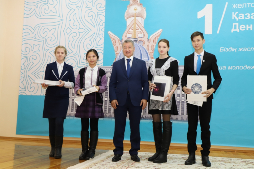 Аким Восточно-Казахстанской области Д. Ахметов рассказал школьникам о «Феномене Нурсултана Назарбаева»