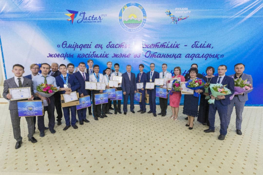 ШҚО әкімі Д. Ахметовтың қатысуымен жүлдегерлерді мерейтойлық марапаттау ШҚО әкімі Д. Ахметовтың қатысуымен жүлдегерлерді мерейтойлық марапаттау